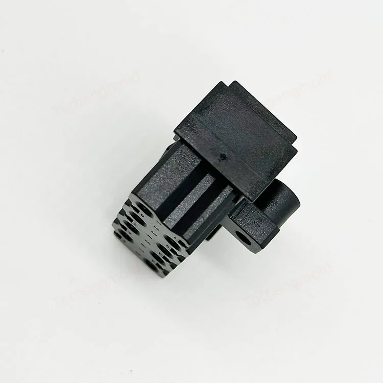 特诚科技LCP精密注塑件实拍 1